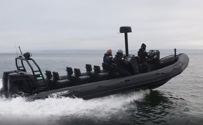 395_860-military_01.jpg